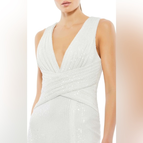 MAC DUGGAL
White V-Neck Sequin Wrap Waist Gown
26598 - Picture 1 of 15